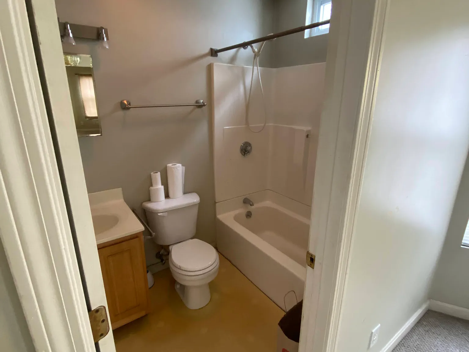 2 bed, 1000 sqft, $2,200 — Photo 2