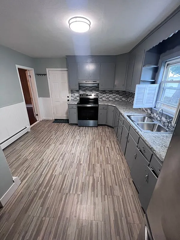 3 bed, 1.0 bath, 792 sqft, $2,000 — Photo 2