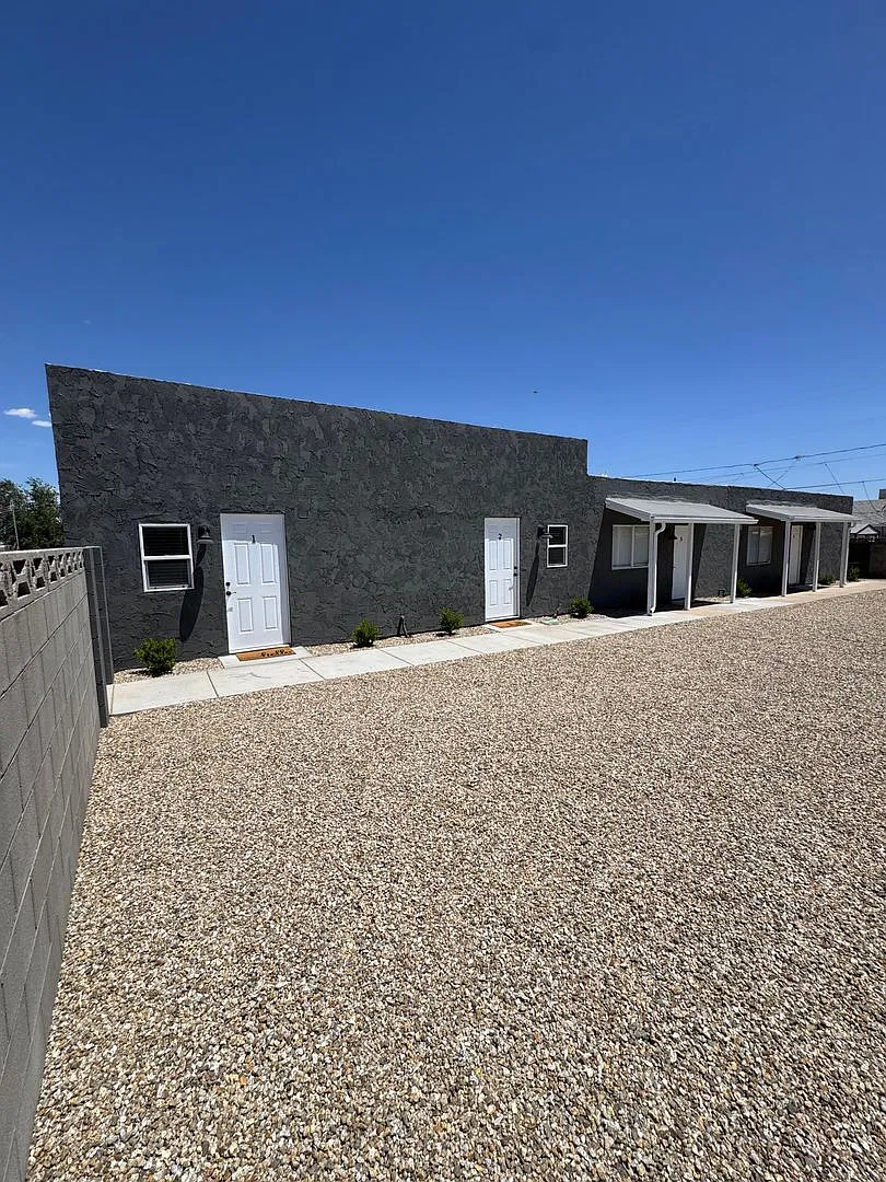 3000 E Leroy Ave — Photo 2