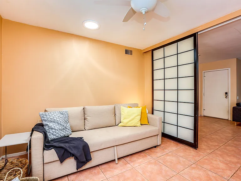1434 S Camino Real — Photo 13