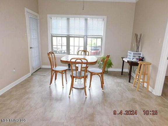 4th image of 104 Oakwood Dr