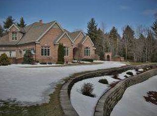 8 Balsam Ct, Bedford, NH 03110