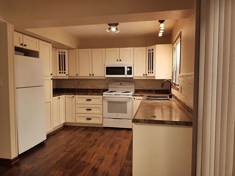 1114 Sandflower Rd — Photo 5