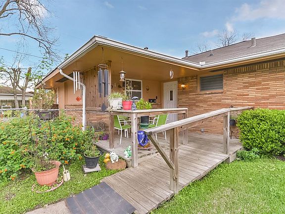 2nd image of 5719 Winding Creek Way