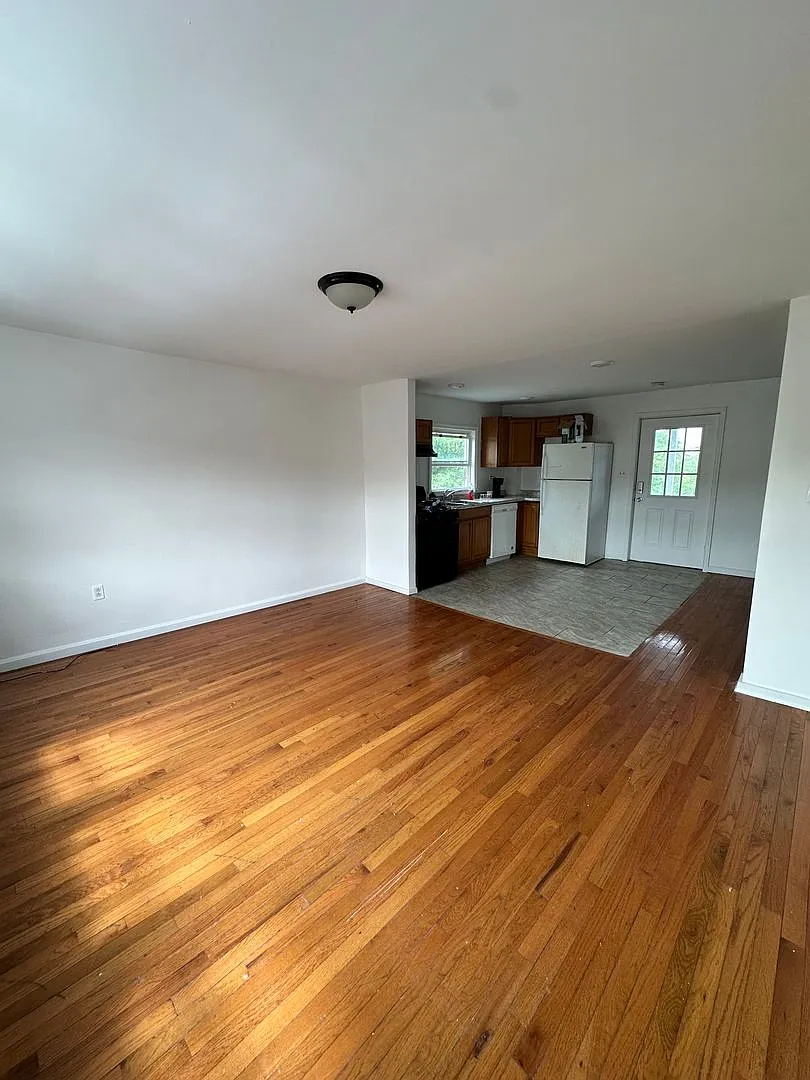 932 Prospect Ave — Photo 2