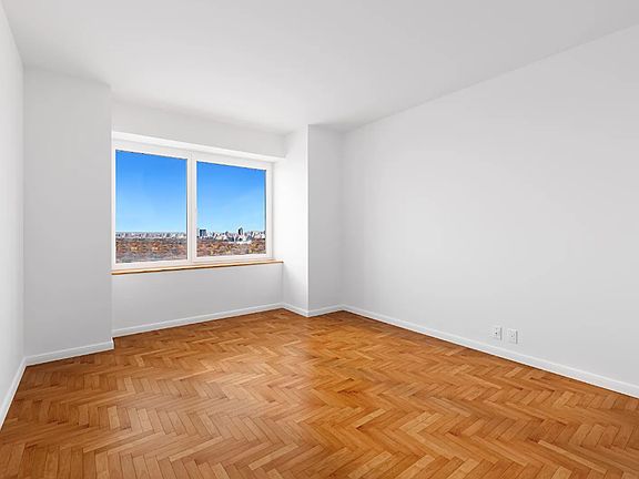 3rd image of 301 W 57th St APT 18A