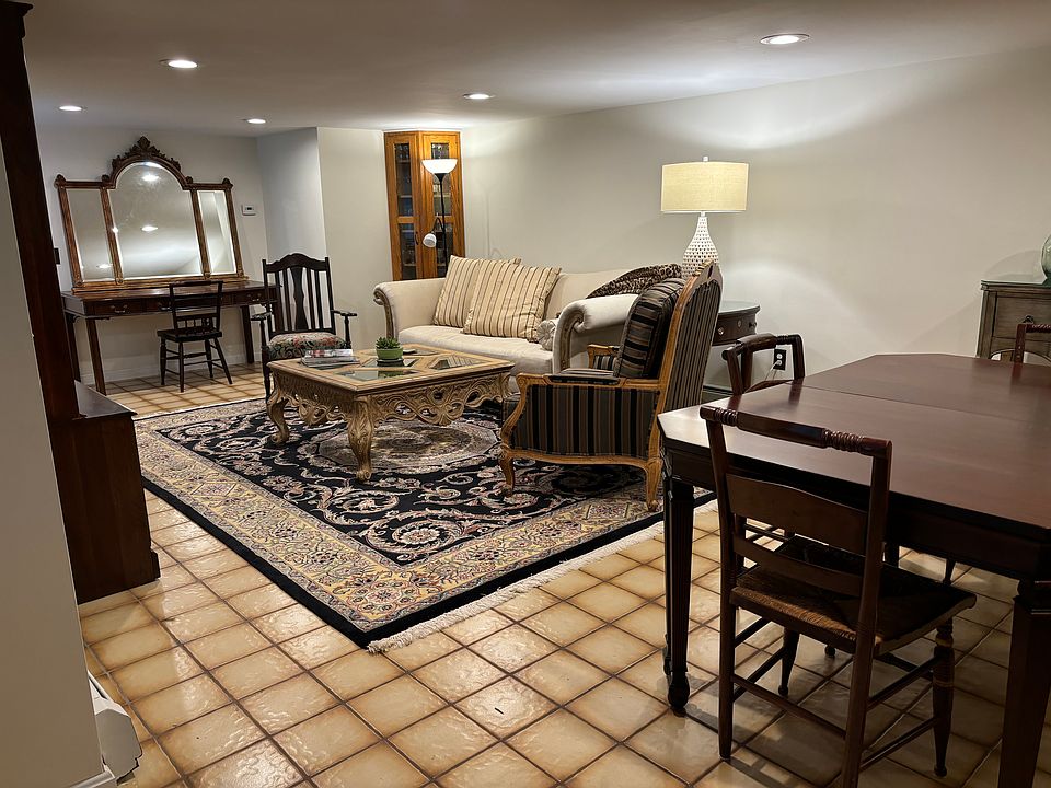 Living/Dining Area