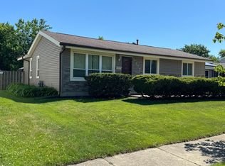 1277 Appletree Ln, Aurora, IL