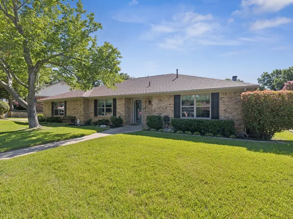 2101 Oakmeadow St, Bedford, TX 76021