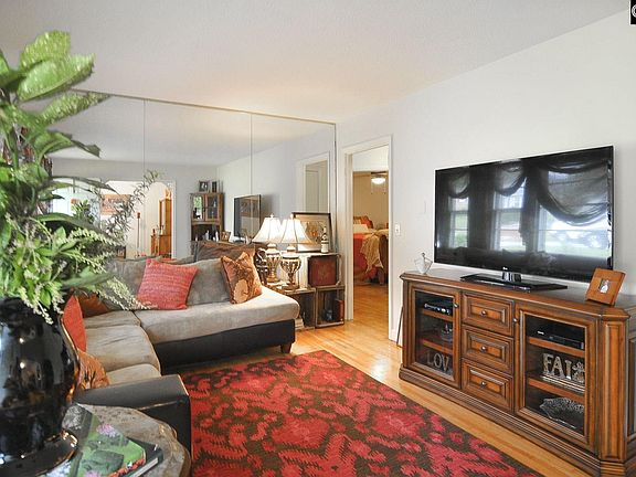 3rd image of 2114 Woodfield Dr