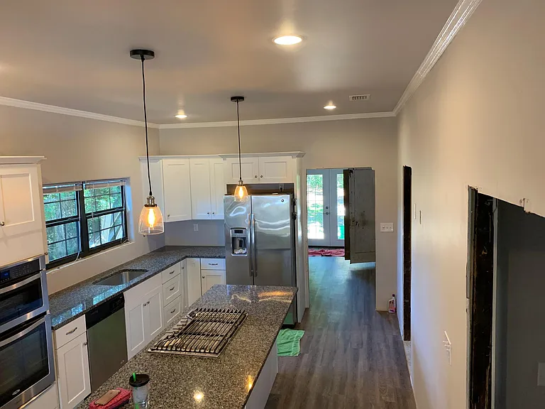 Stainless appliances and granite countertops