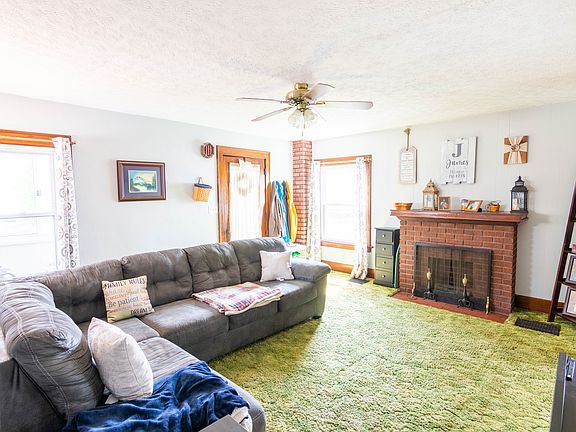 4th image of 160 Curtis Ct
