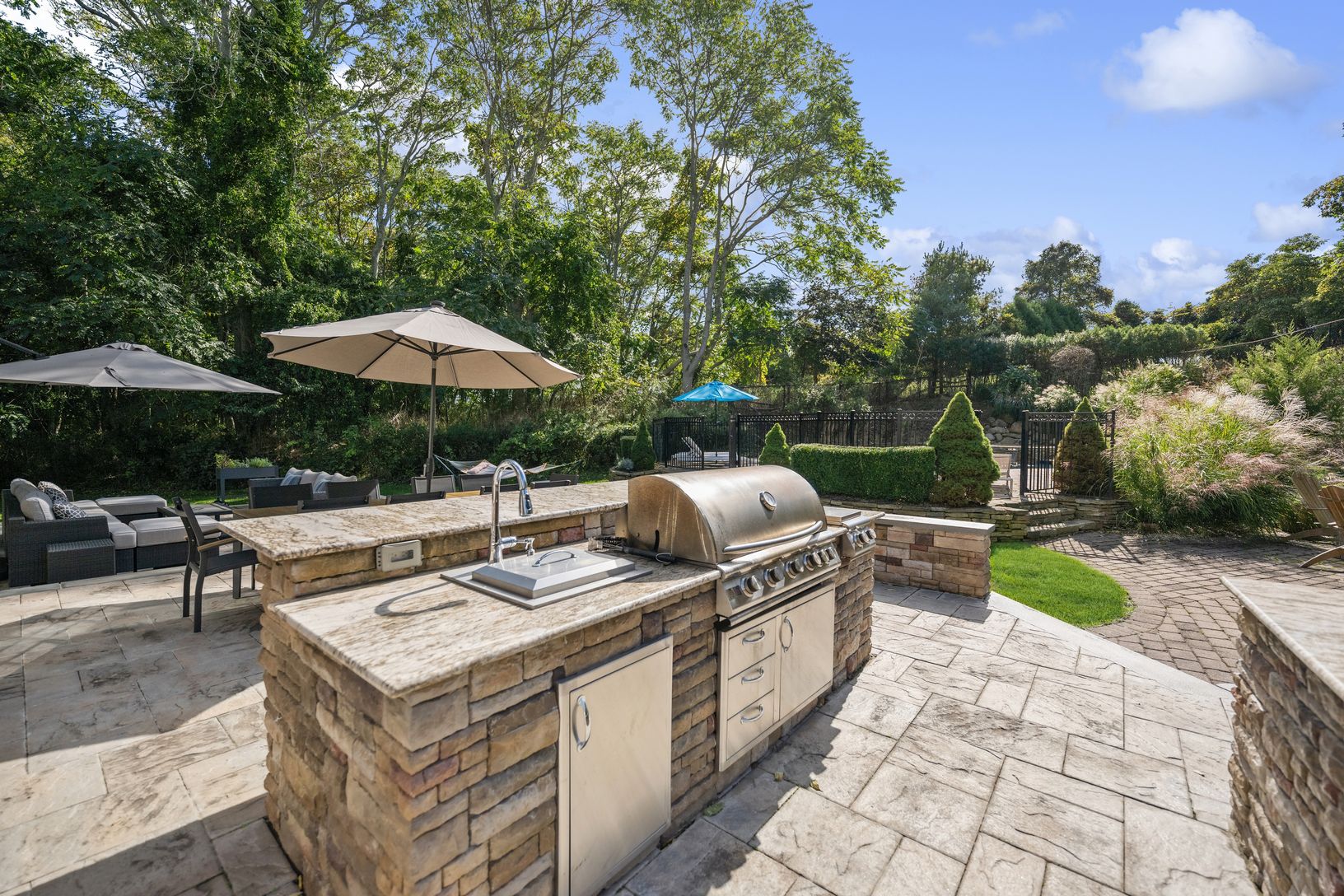  Outdoor Kitchen