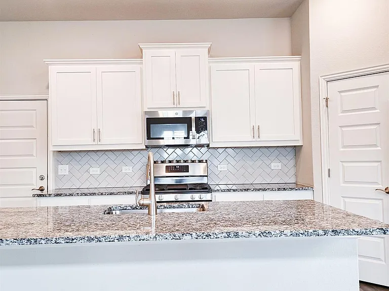 12716 Bloomington Dr — Photo 19