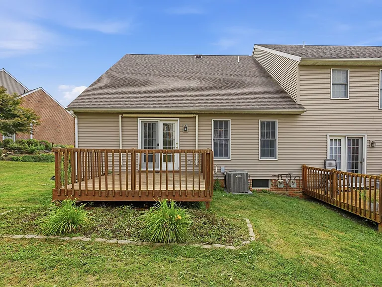 472 Hillside Dr — Photo 30