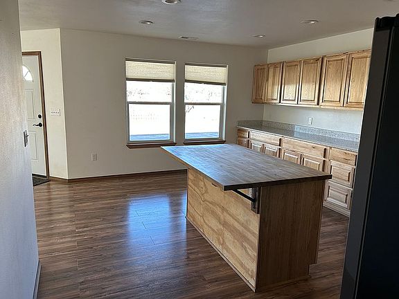 kitchen/dining area