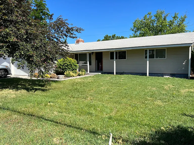 770 W Highland Ave — Photo 3