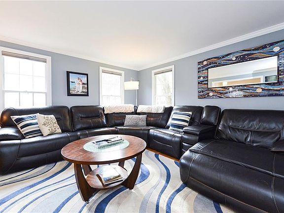 2nd image of 17 Blossom Ct