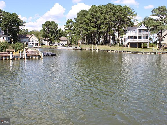 3rd image of 933 Sailors Ct