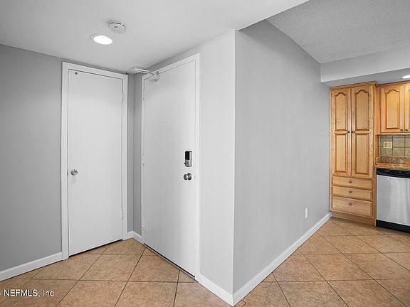 5th image of 2900 N ATLANTIC Avenue #203