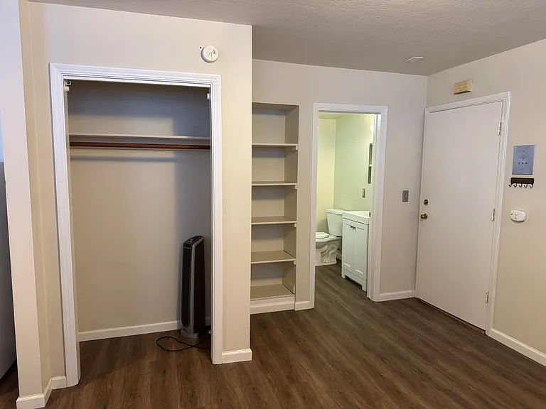 390 Grand Ave #13 — Photo 6