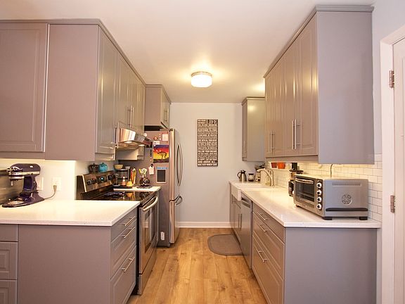 4th image of 2555 Elmwood Ave