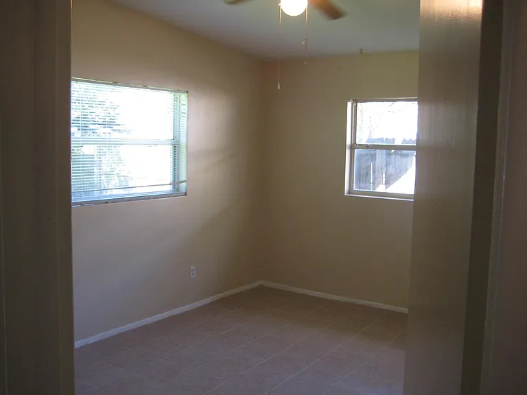 2132 Riviera Dr — Photo 26