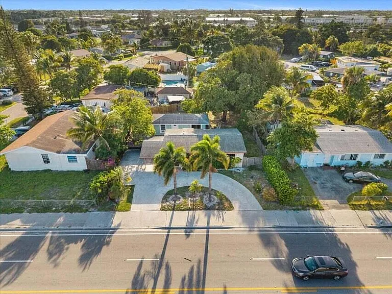 2831 N Seacrest Blvd — Photo 3