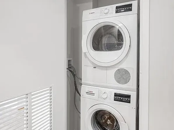 555 Waverly Avenue image 10 of 24