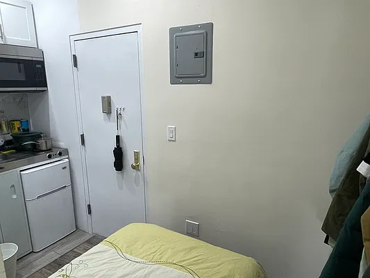 Rented by R & E Real Estate Management Co Inc | media 4