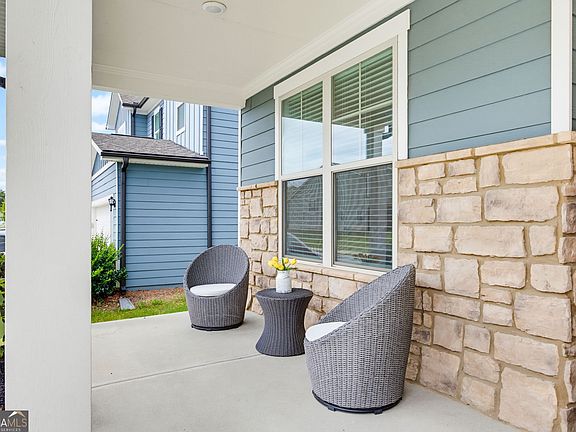 4th image of 518 Cunninghame Ct