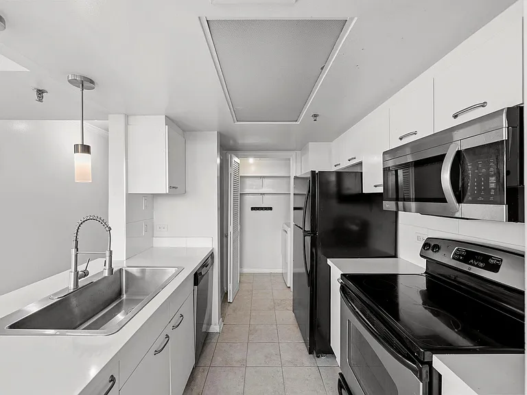 3525 Sage Rd #504 — Photo 3