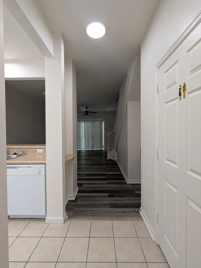 2 Bedroom / 2.5 Bathroom Townhome Magnolia Place — Photo 4