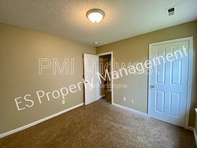 5650 Loudon Dr — Photo 20