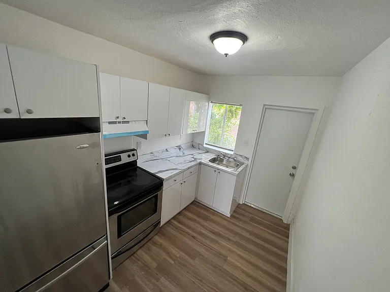 614 NE 3rd St #8 — Photo 6