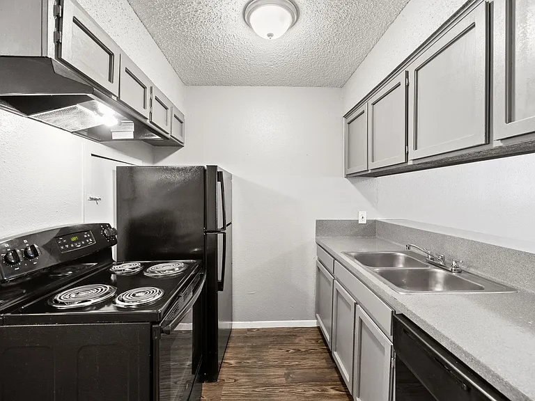 Awesome open Studio Apartments Close to Downtown — Photo 17