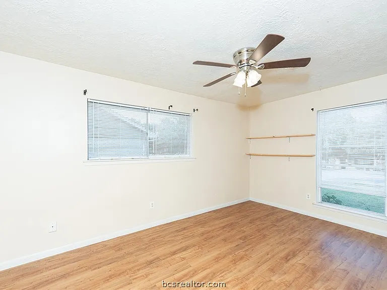 2317 Carter Creek Pkwy — Photo 12