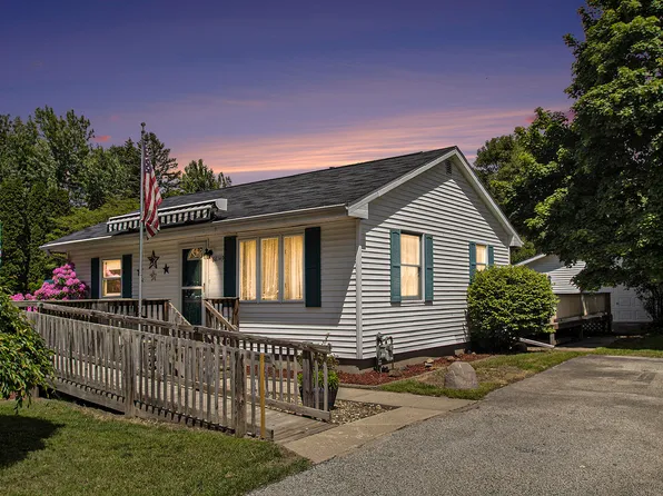 68149 Lawndale St, Edwardsburg, MI 49112