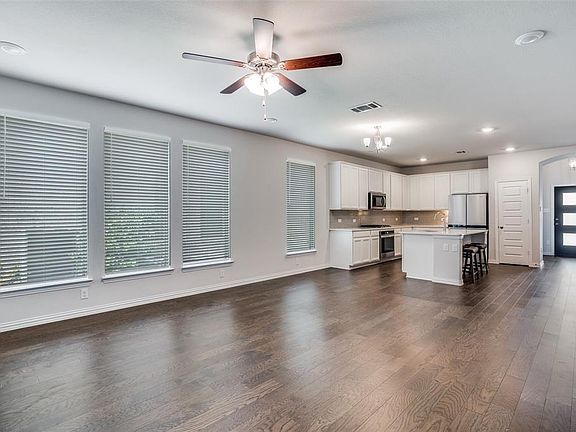 3rd image of 1224 Western Yarrow Ave