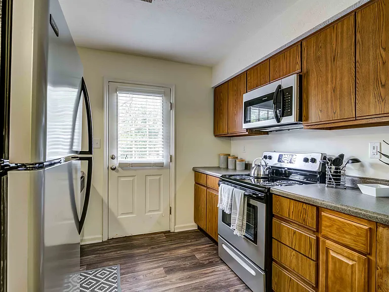 Eagle Pointe Apartment Homes — Photo 12