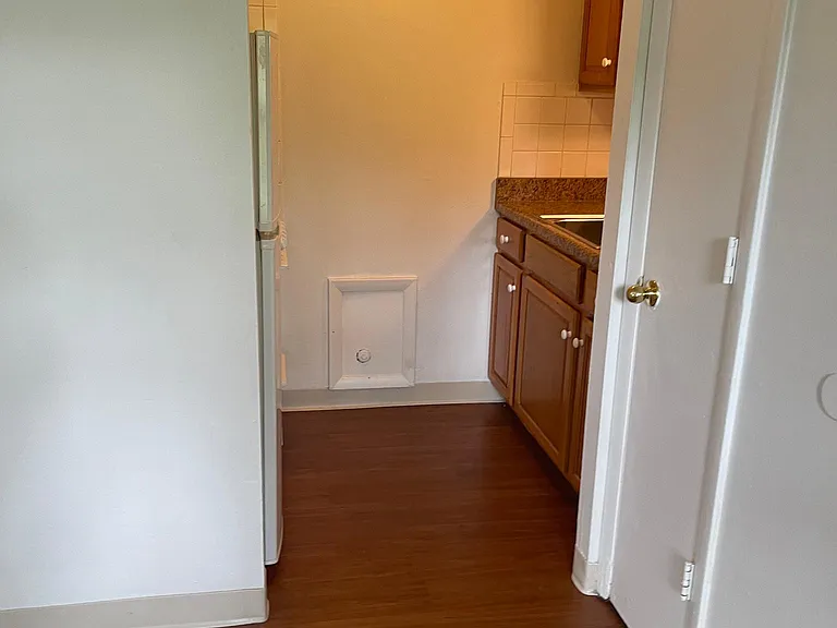 476 E Columbus St — Photo 6