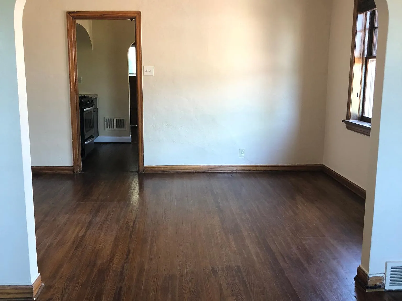 2 bed, 1300 sqft, $1,700 — Photo 3