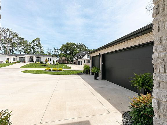 4th image of 874 E Kenmare Court