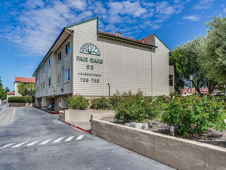 781 N Fair Oaks Ave #6 — Photo 38