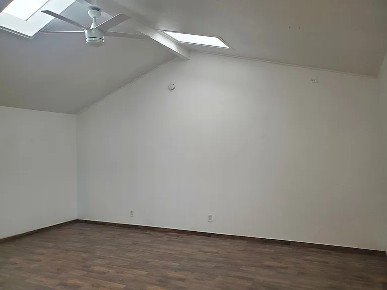 911 Hornblend St — Photo 15