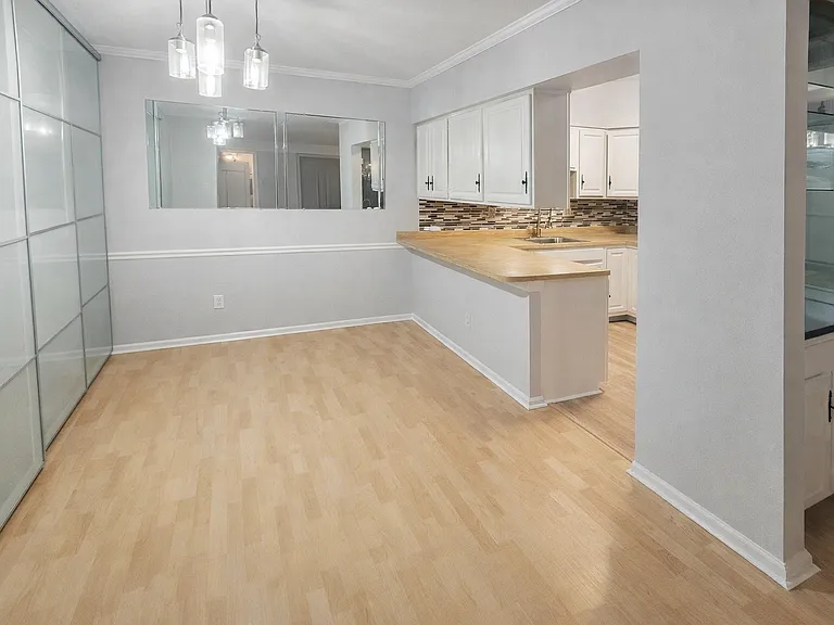 21 Sunbury Ct #21 — Photo 7