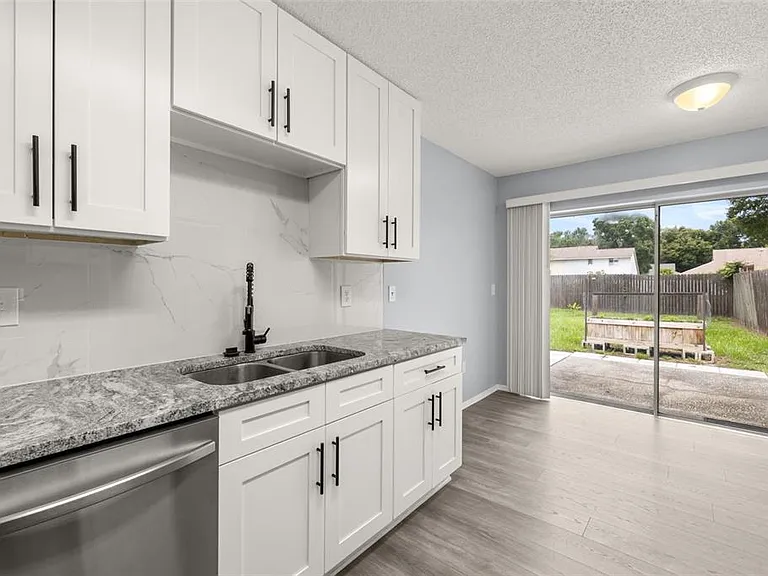 3257 Laurel Dale Dr — Photo 13