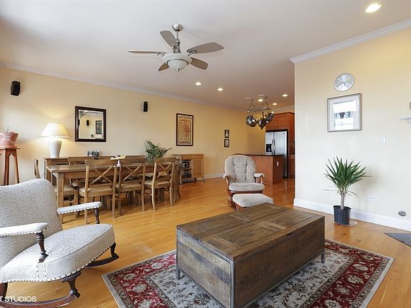 3rd image of 2946 W Belmont Ave APT 2