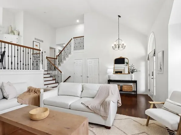 101 NE Misty Meadow Ln, Lees Summit, MO 64064