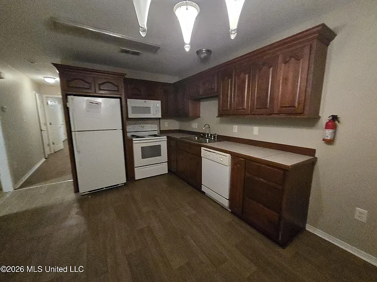 13488 Addison Ave — Photo 10